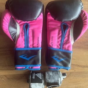 Everlast boxing Gloves with Camo straps